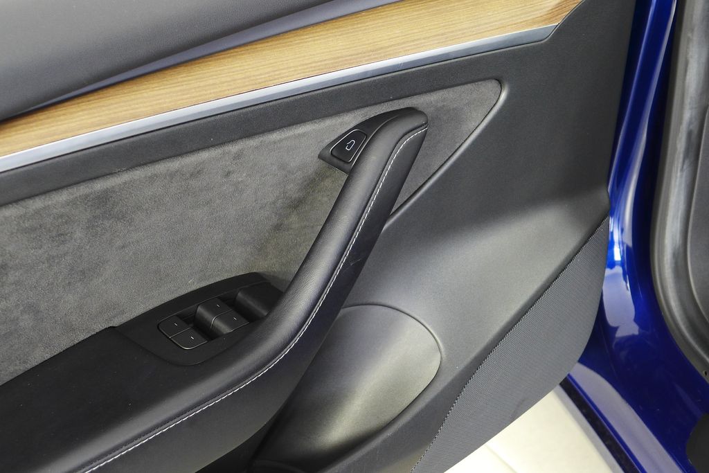 Thumbnail: 2022 Tesla Model 3 - 12