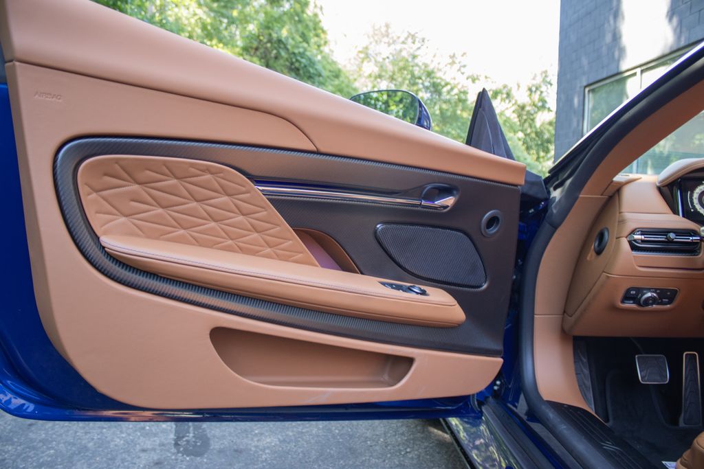 2025 Aston Martin DB12 Base - Photo 13