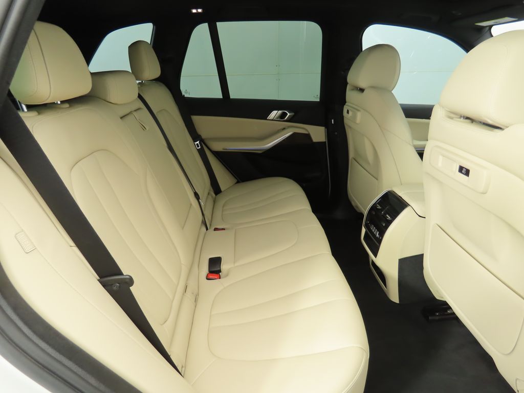 Thumbnail: 2022 BMW X5 - 21