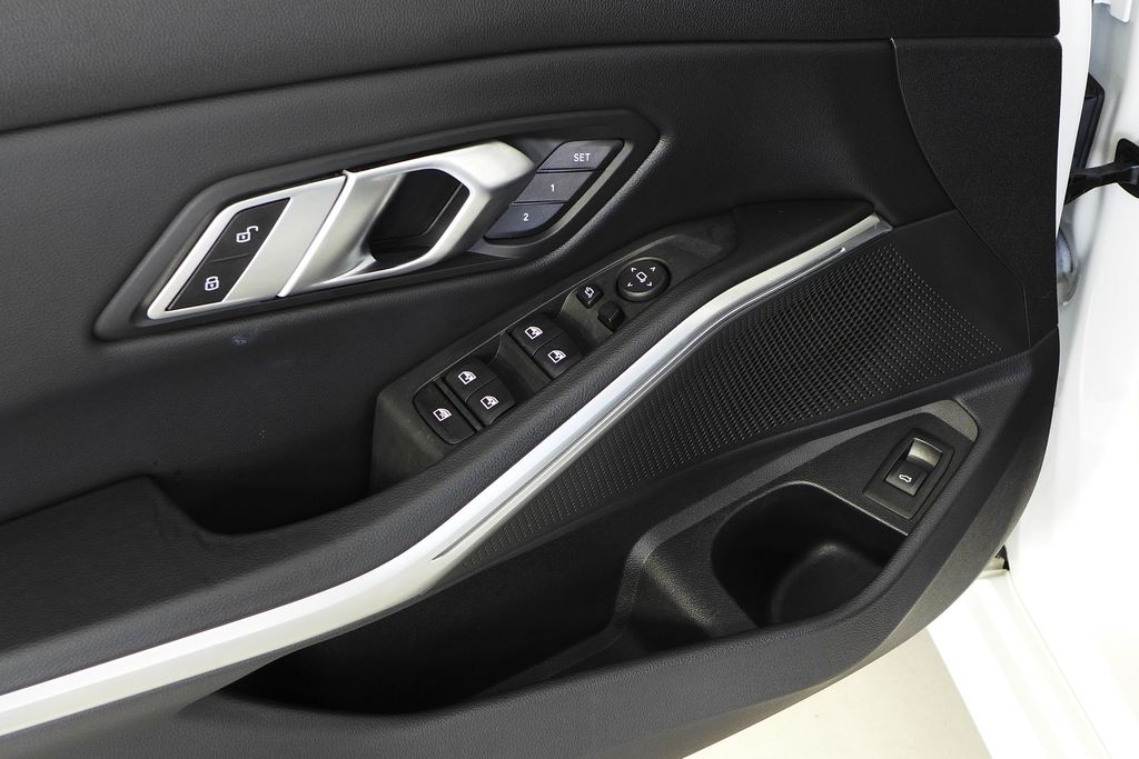 Thumbnail: 2023 BMW 3 Series - 12