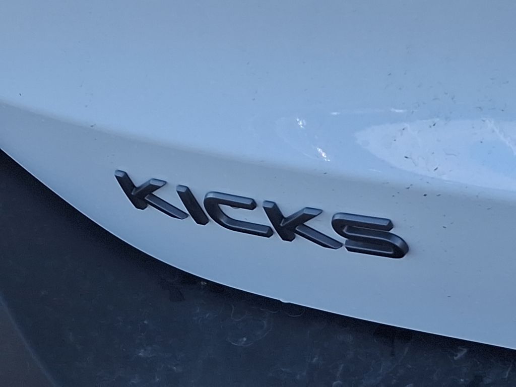 2025 Nissan Kicks SV 11