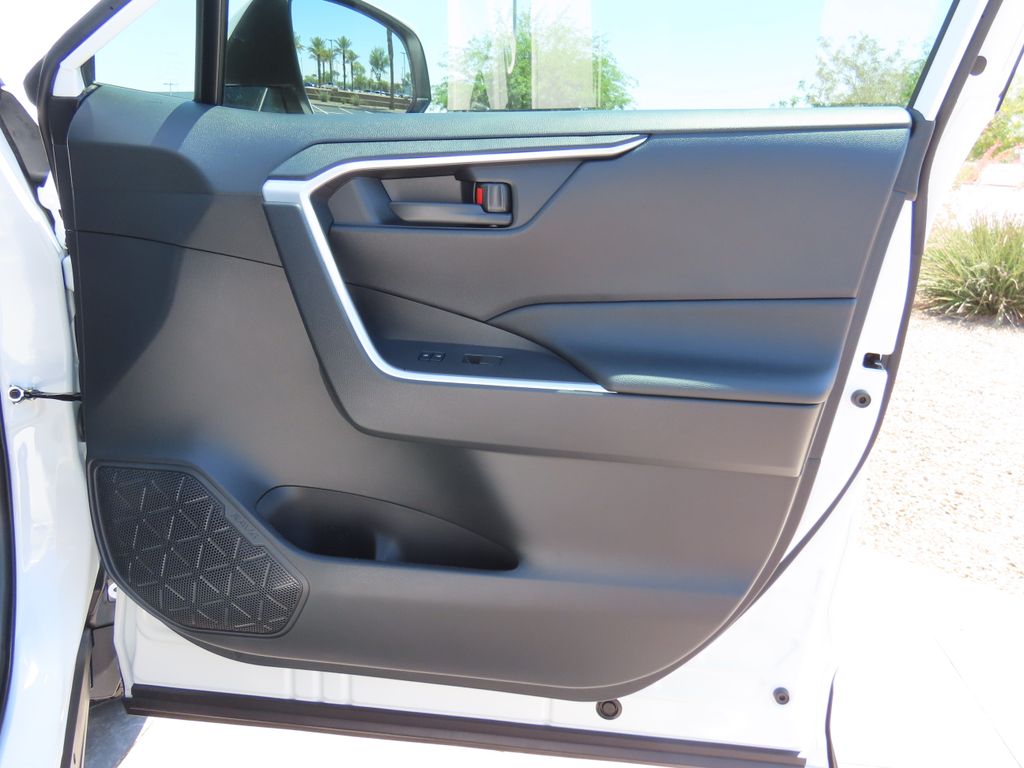 2025 Toyota RAV4 LE 25