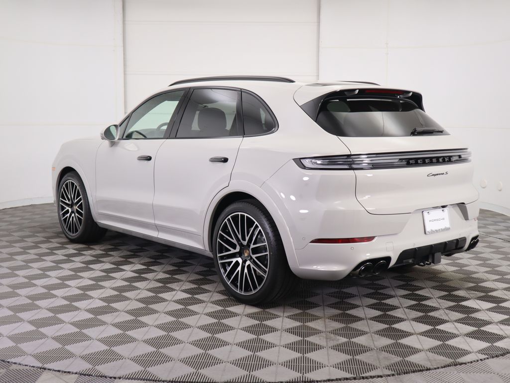 Thumbnail: 2025 Porsche Cayenne - 3