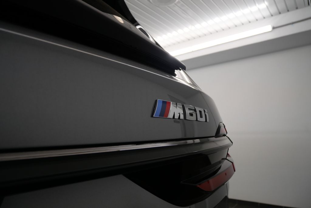 2025 BMW X7 M60i 6