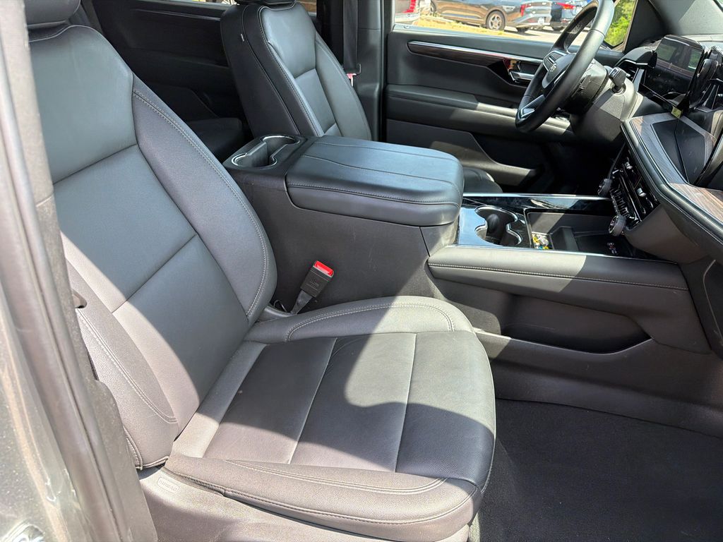 Used 2025 Sterling Gray Metallic Chevrolet LT image 13