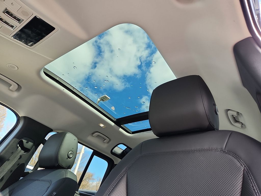 Thumbnail: 2025 Land Rover Defender - 14