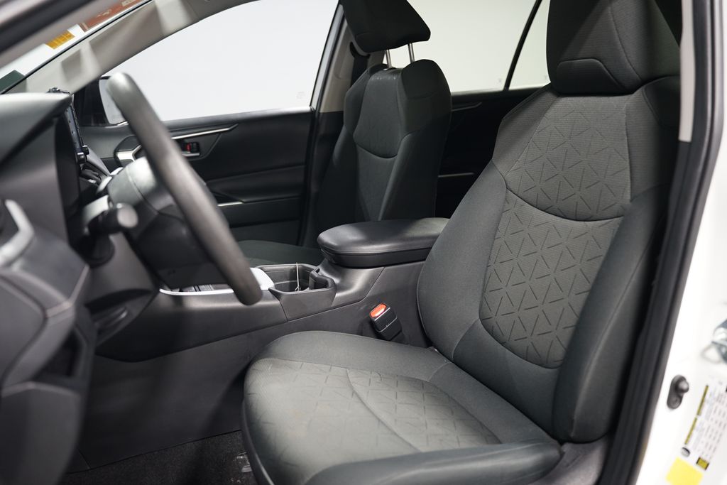 2021 Toyota RAV4 XLE 6