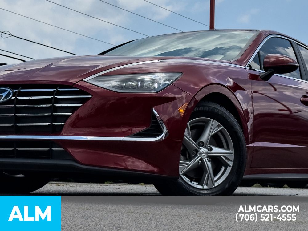 Used 2023 Red Hyundai SE image 6