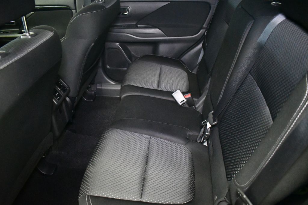 Thumbnail: 2019 Mitsubishi Outlander - 27