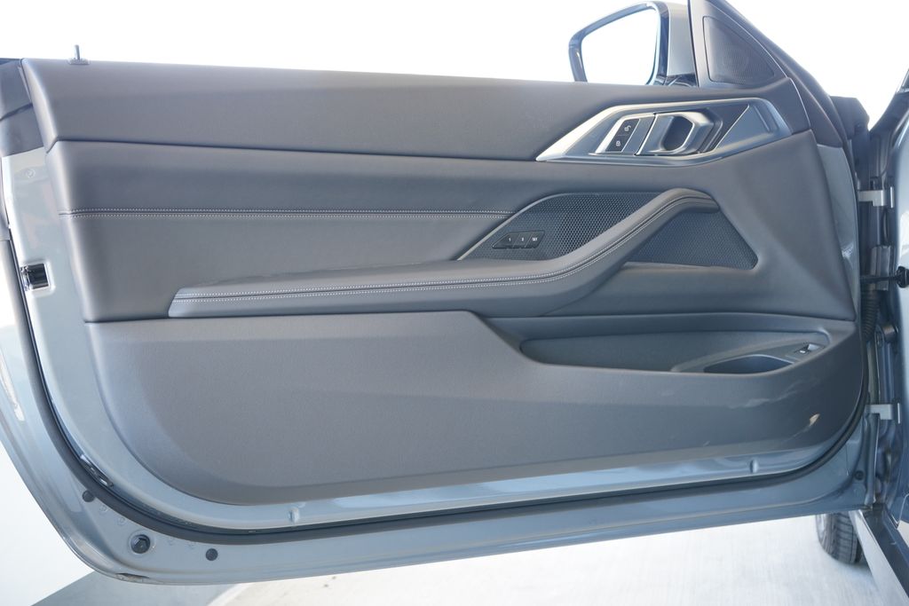 Thumbnail: 2025 BMW 4 Series - 10