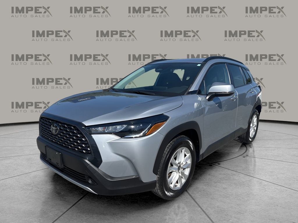 2024 Toyota Corolla Cross LE's photo