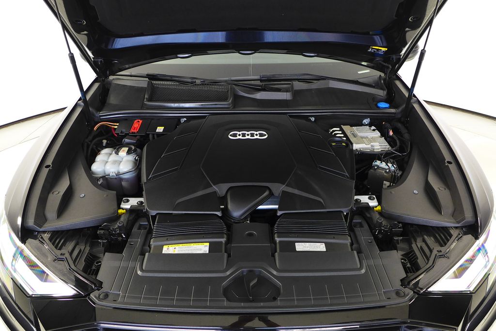 Thumbnail: 2020 Audi Q8 - 6