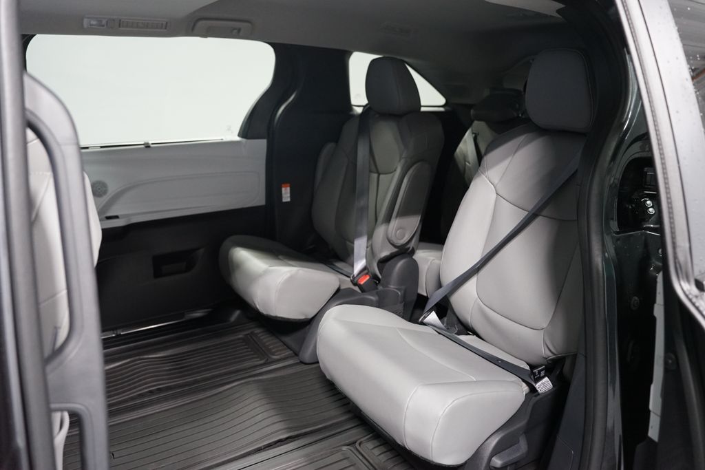 Thumbnail: 2025 Toyota Sienna - 30