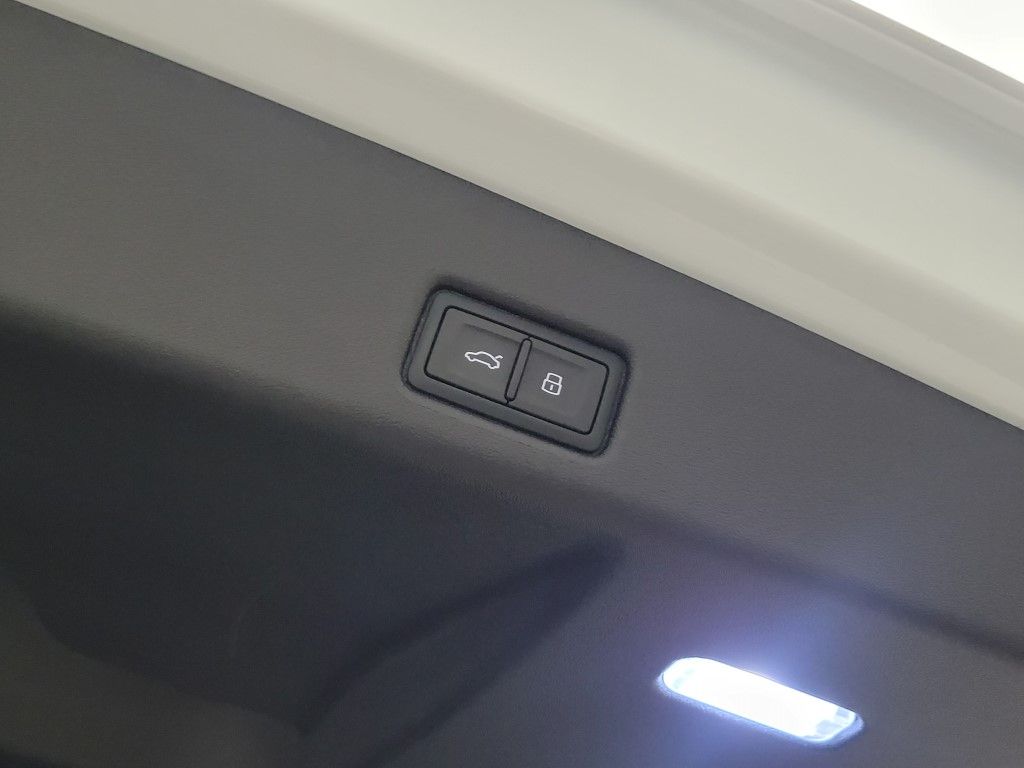 Thumbnail: 2025 Audi Q5 - 11