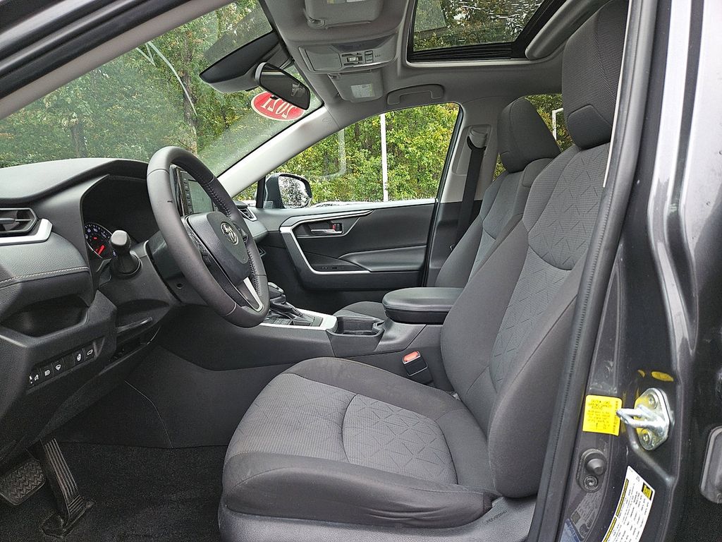 Thumbnail: 2021 Toyota RAV4 - 14