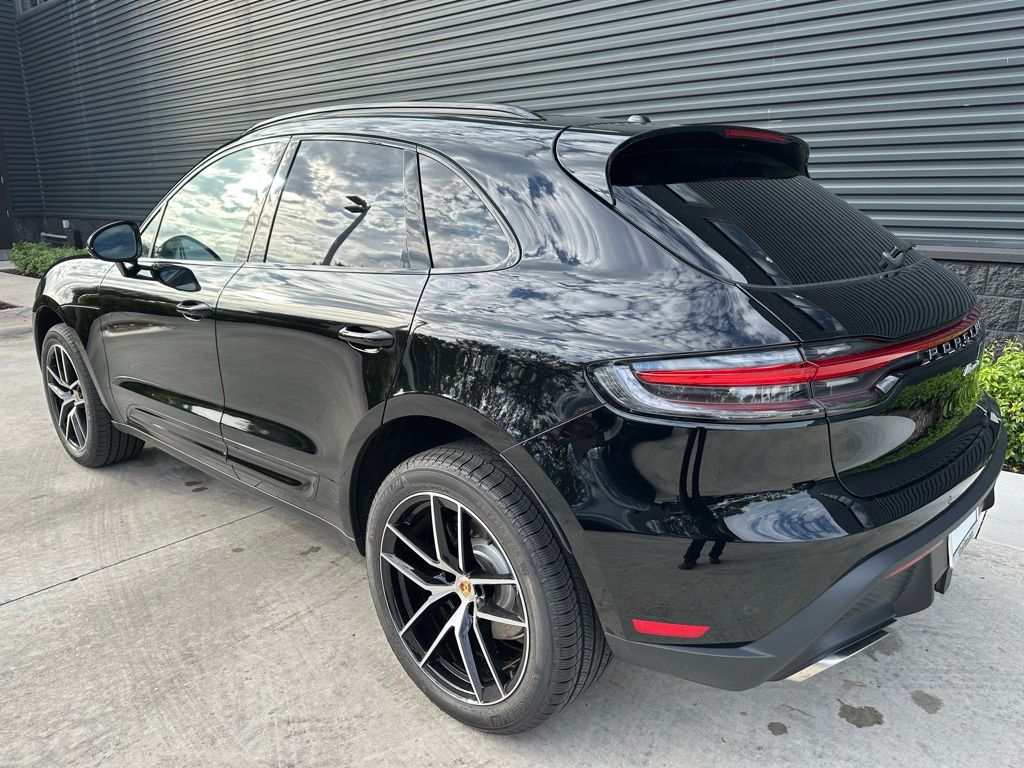 2025 Porsche Macan  4