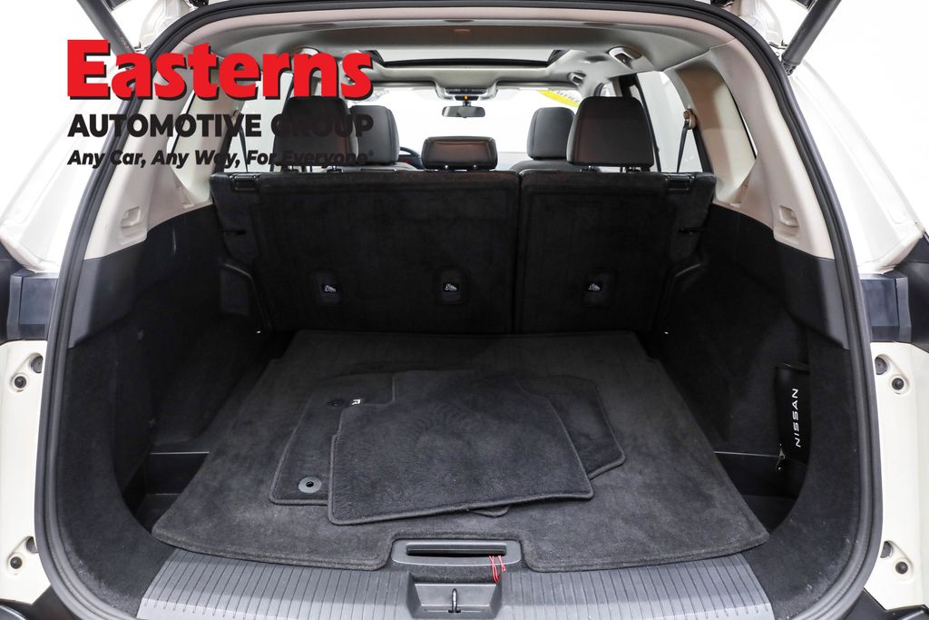 Used 2023 White Nissan SV image 9