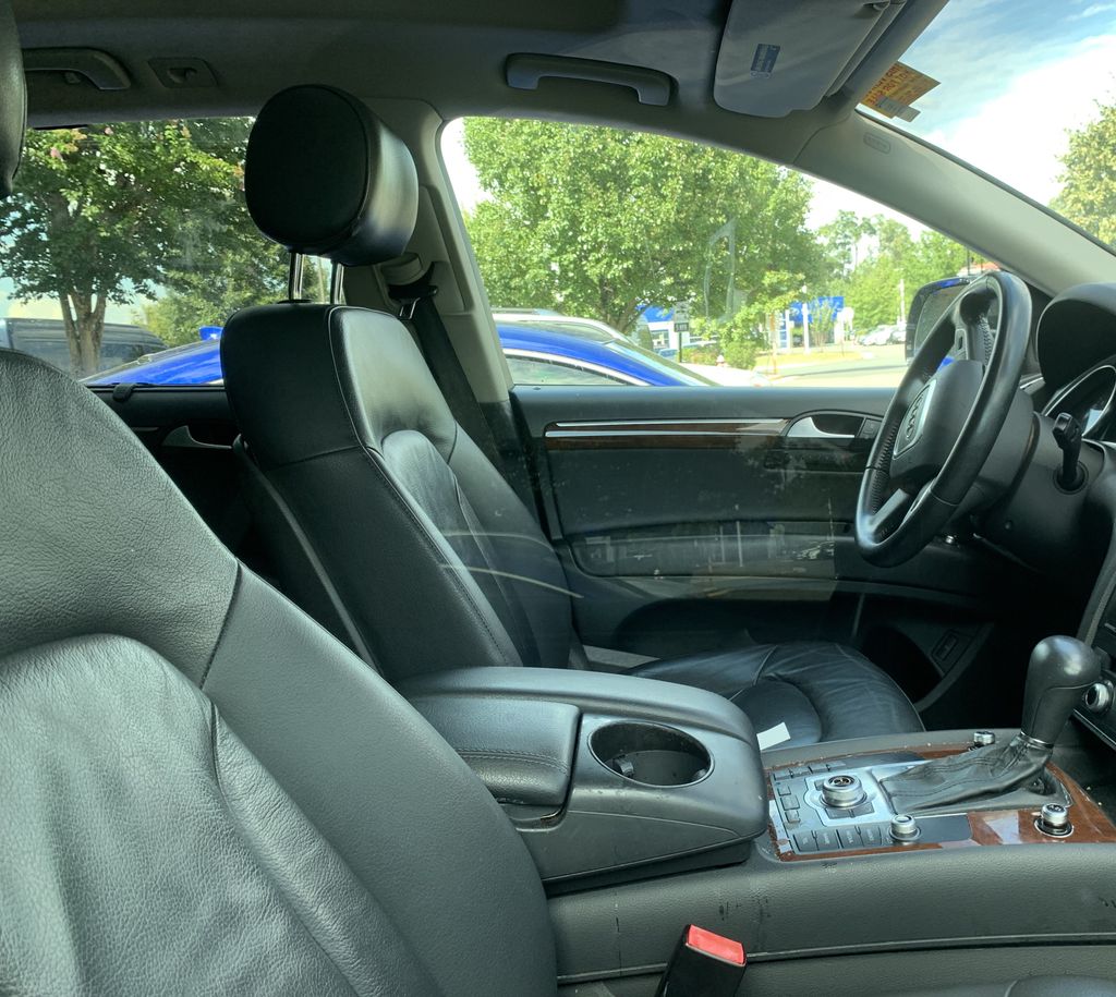 Thumbnail: 2011 Audi Q7 - 10