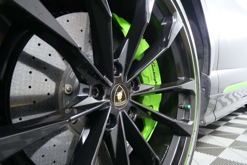 Thumbnail: 2020 Lamborghini Urus - 12
