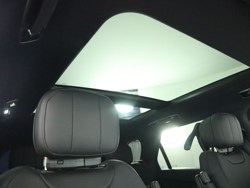 Thumbnail: 2025 Land Rover Range Rover Sport - 20