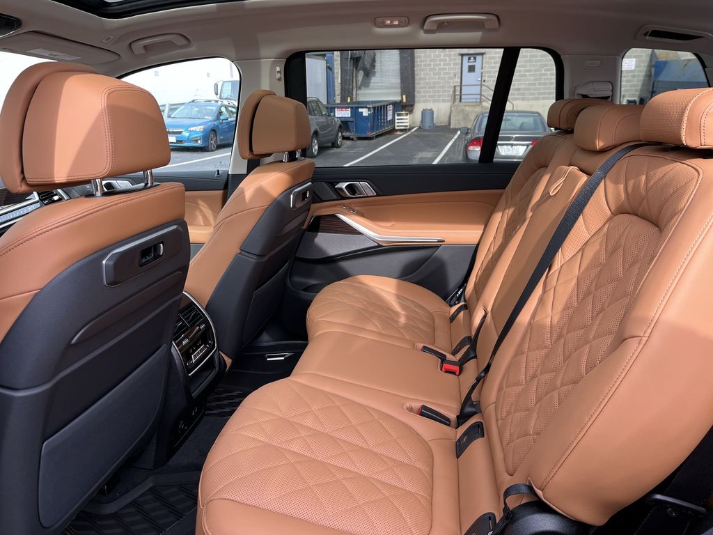 Thumbnail: 2026 BMW X7 - 23