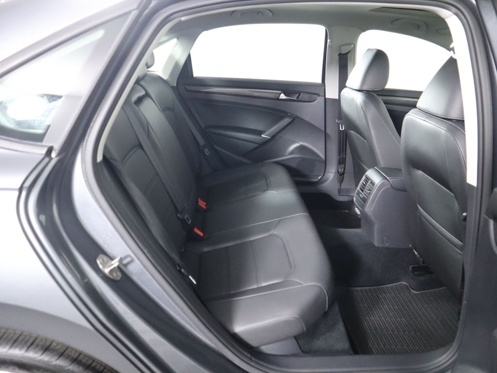 Thumbnail: 2020 Volkswagen Passat - 22