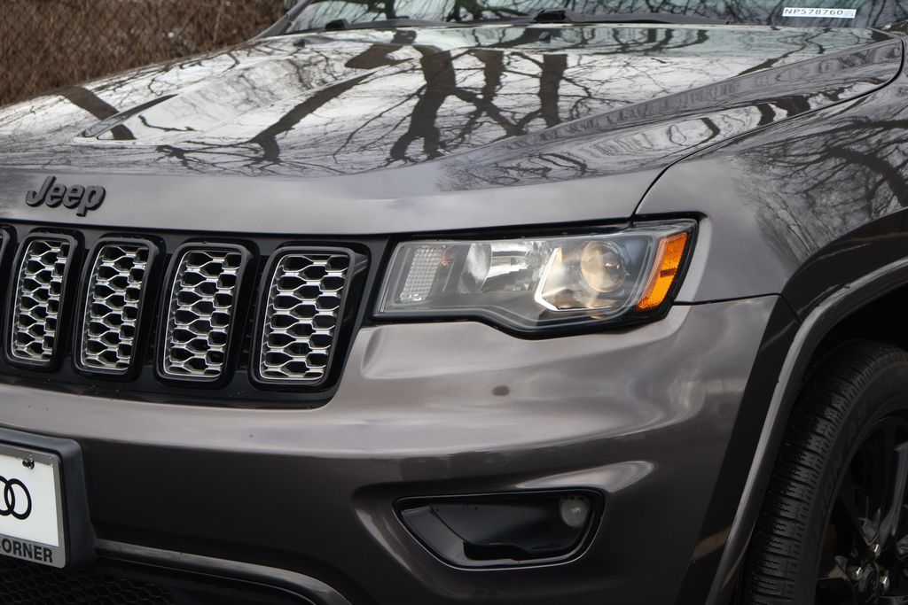 Thumbnail: 2019 Jeep Grand Cherokee - 3