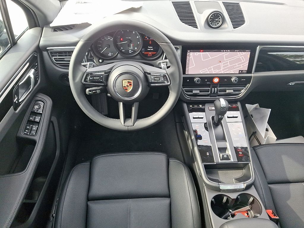 Thumbnail: 2025 Porsche Macan - 13