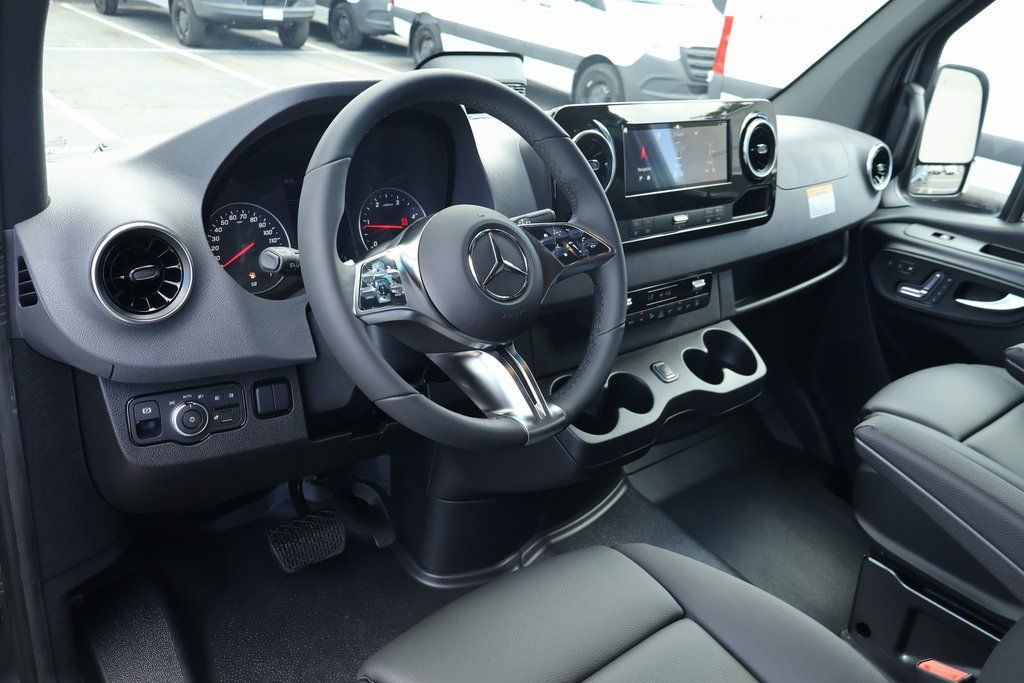 Thumbnail: 2026 Mercedes-Benz Sprinter - 3