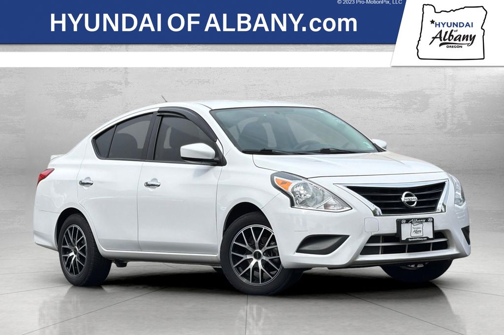 White (Fresh Powder) 2019 Nissan Versa Sedan Front-Wheel Drive Continuously Variable Transmission