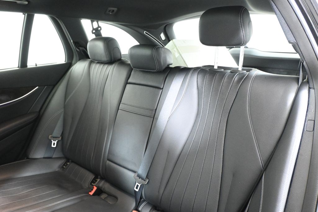 Thumbnail: 2020 Mercedes-Benz E-Class - 4