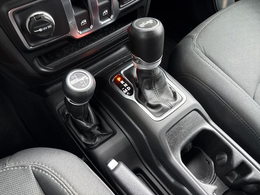 Used 2022 White Jeep Willys image 28