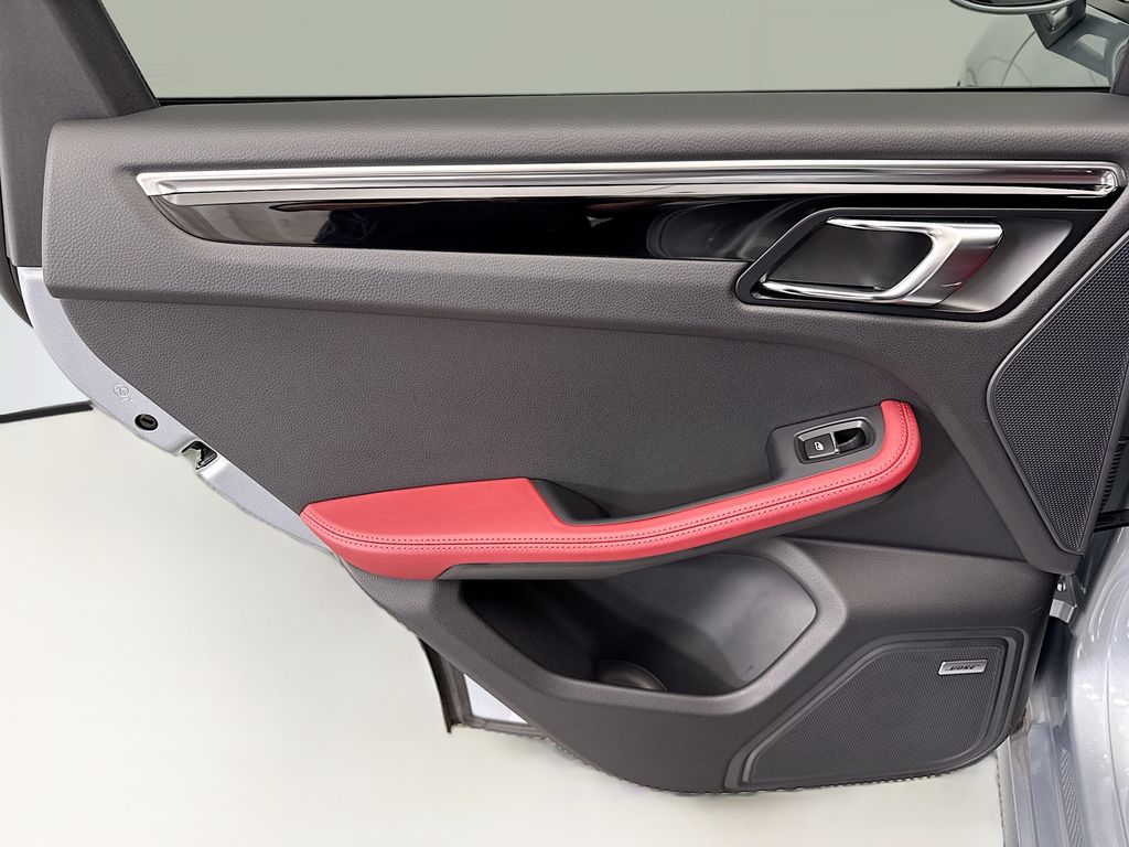 Thumbnail: 2025 Porsche Macan - 27