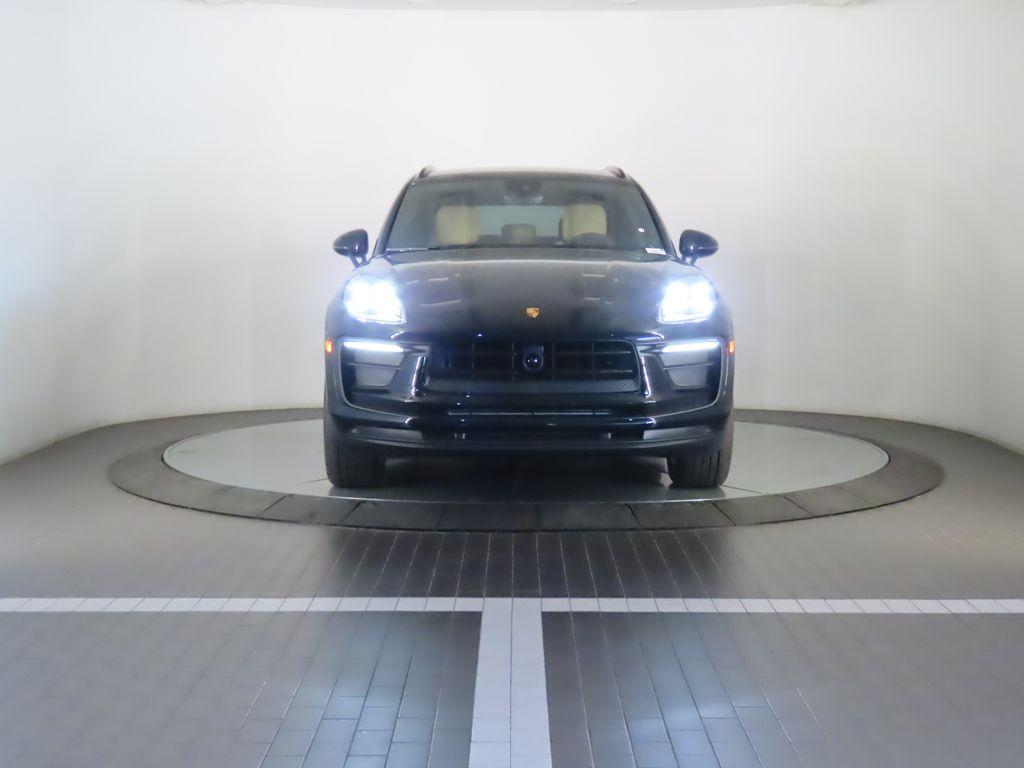 Thumbnail: 2026 Porsche Macan - 10