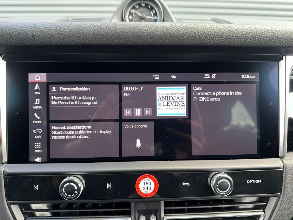 Thumbnail: 2026 Porsche Macan - 31