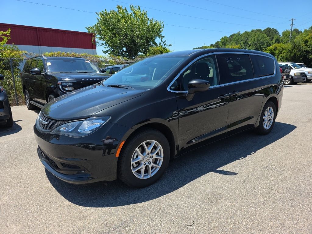 2023 Chrysler Voyager LX FWD