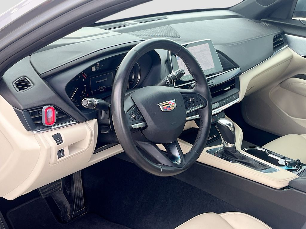 Used 2025 Silver Cadillac Luxury image 9