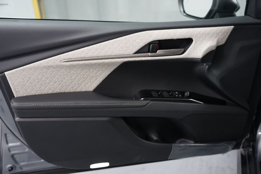 Thumbnail: 2025 Toyota Camry - 30