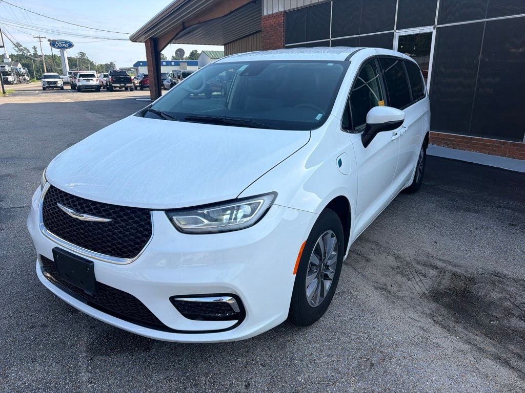 2023 Chrysler Pacifica Hybrid Touring L FWD