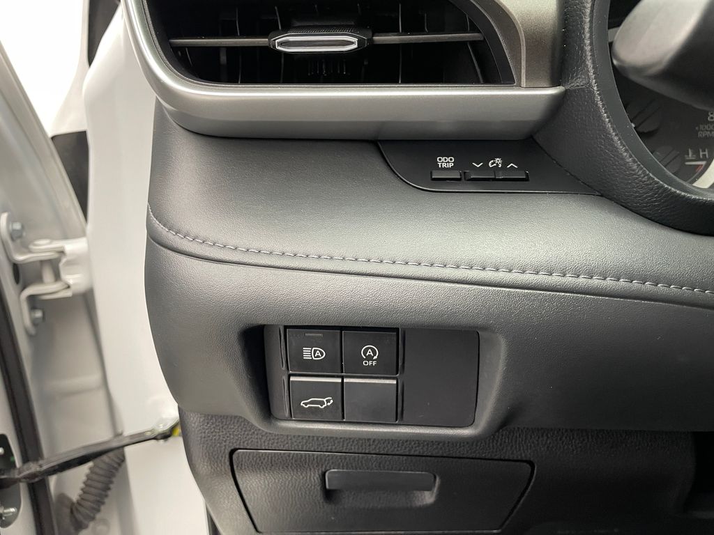 Thumbnail: 2023 Toyota Highlander - 20