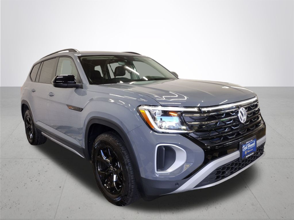 2025 Volkswagen Atlas Peak Edition SE photo 3