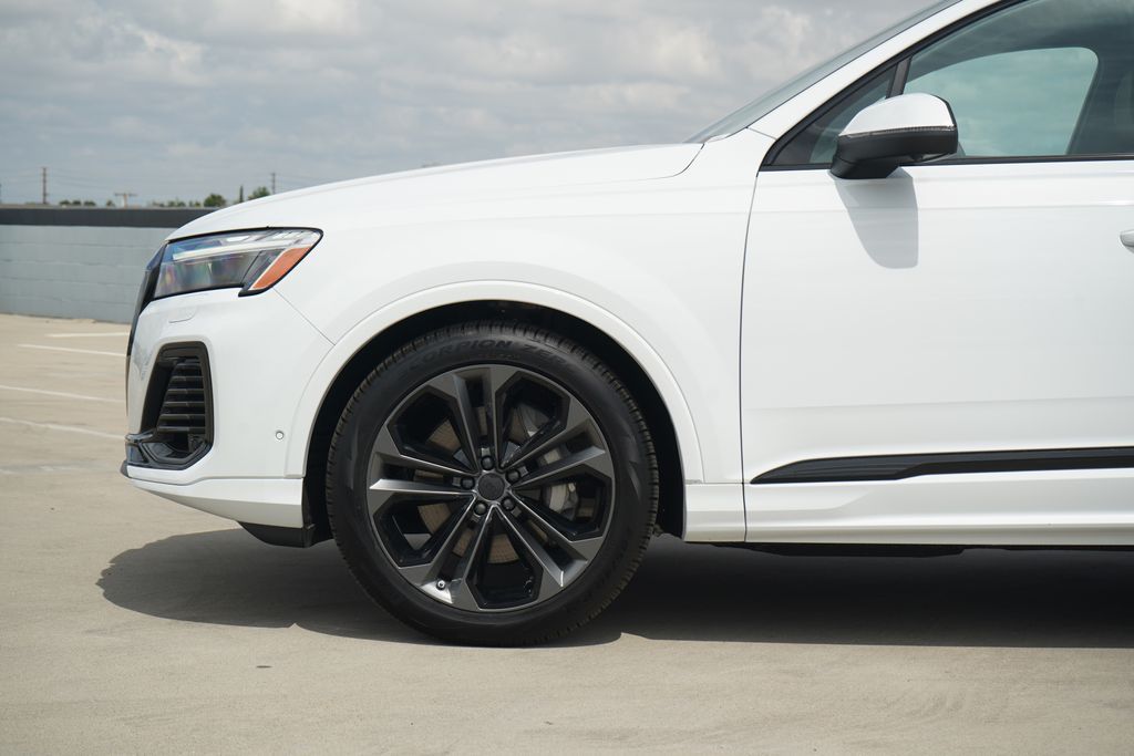 Thumbnail: 2026 Audi Q7 - 2
