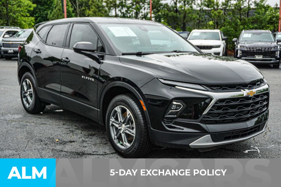 Used 2025 Black Chevrolet LT image 4