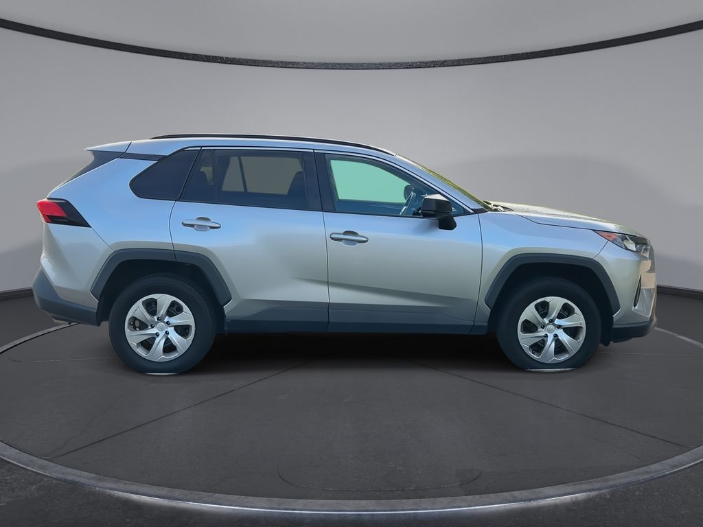 Thumbnail: 2021 Toyota RAV4 - 9