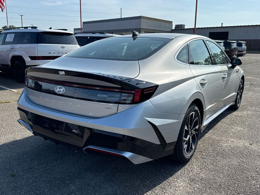 2025 Hyundai Sonata SEL photo 4