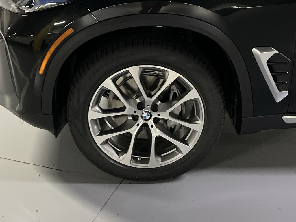 Thumbnail: 2026 BMW X5 - 10