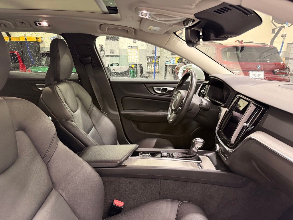 Thumbnail: 2022 Volvo S60 - 29