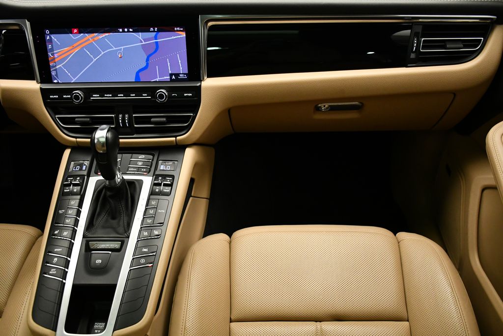 2021 Porsche Macan  23