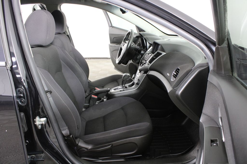 Used 2013 Chevrolet Cruze for sale in 