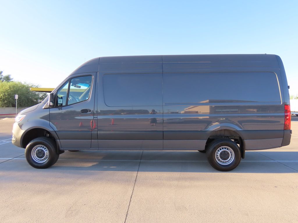 Thumbnail: 2025 Mercedes-Benz Sprinter - 8